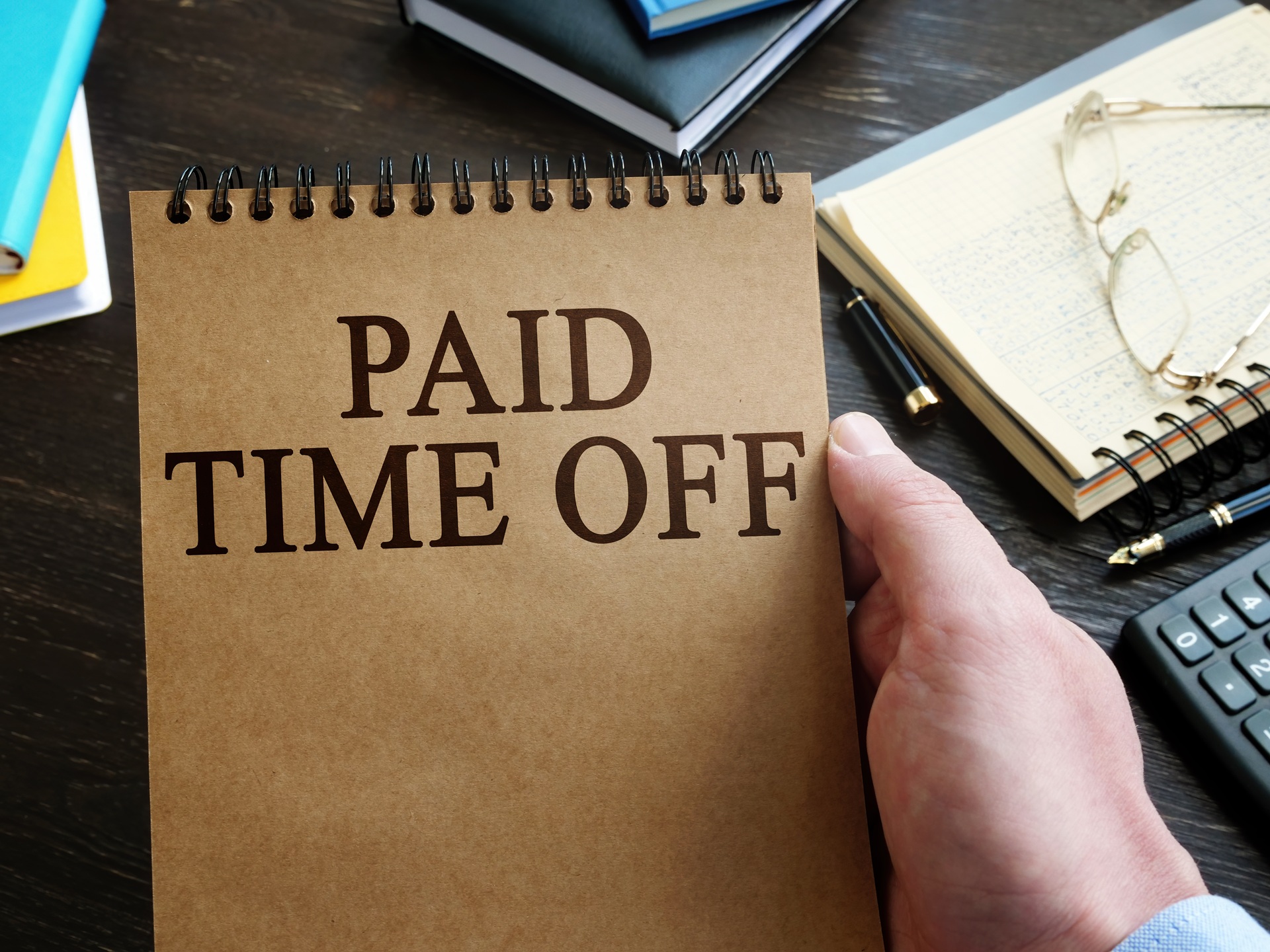 Notizblock mit Schriftzug Paid Time Off | Veev one